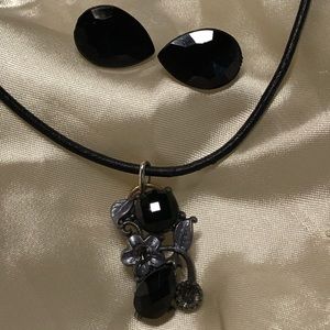 🆕Black pendant vintage look necklace & earrings